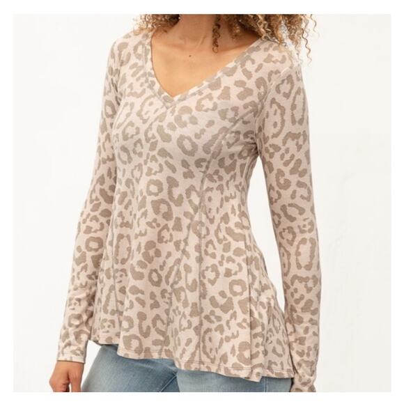 NWT Mauve Leopard Top Women’s Various Sizes Long Sleeve Hi-Lo Hem K171 - Picture 1 of 4